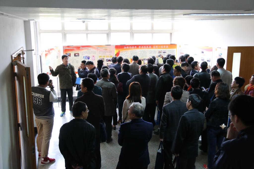 培训班同志参观学院工作展板 培训班同志参观学院工作展板